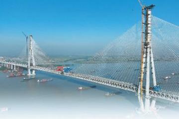 集高速公路、城际铁路、普通公路为一体，常泰长江大桥刷新多项世界纪录—— 毫厘之间跨长江